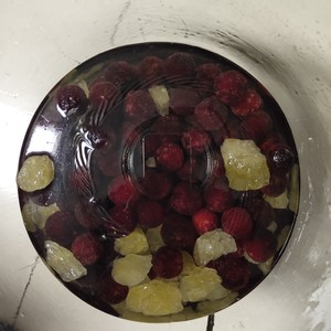 自制杨梅酒的做法 步骤6