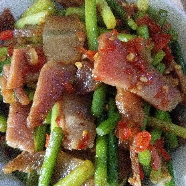 适緈鍢,尒给旳lo∨Ё做的蒜苔炒腊肉