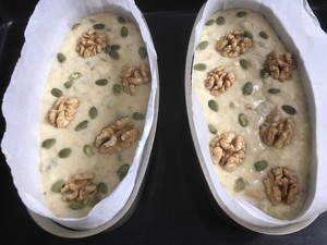 香蕉坚果蛋糕的做法 步骤5