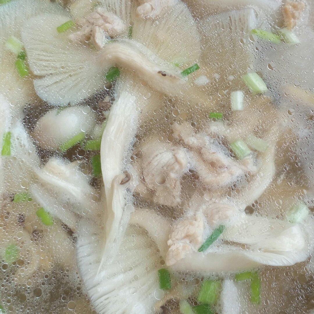 花恺花箬做的平菇肉末汤