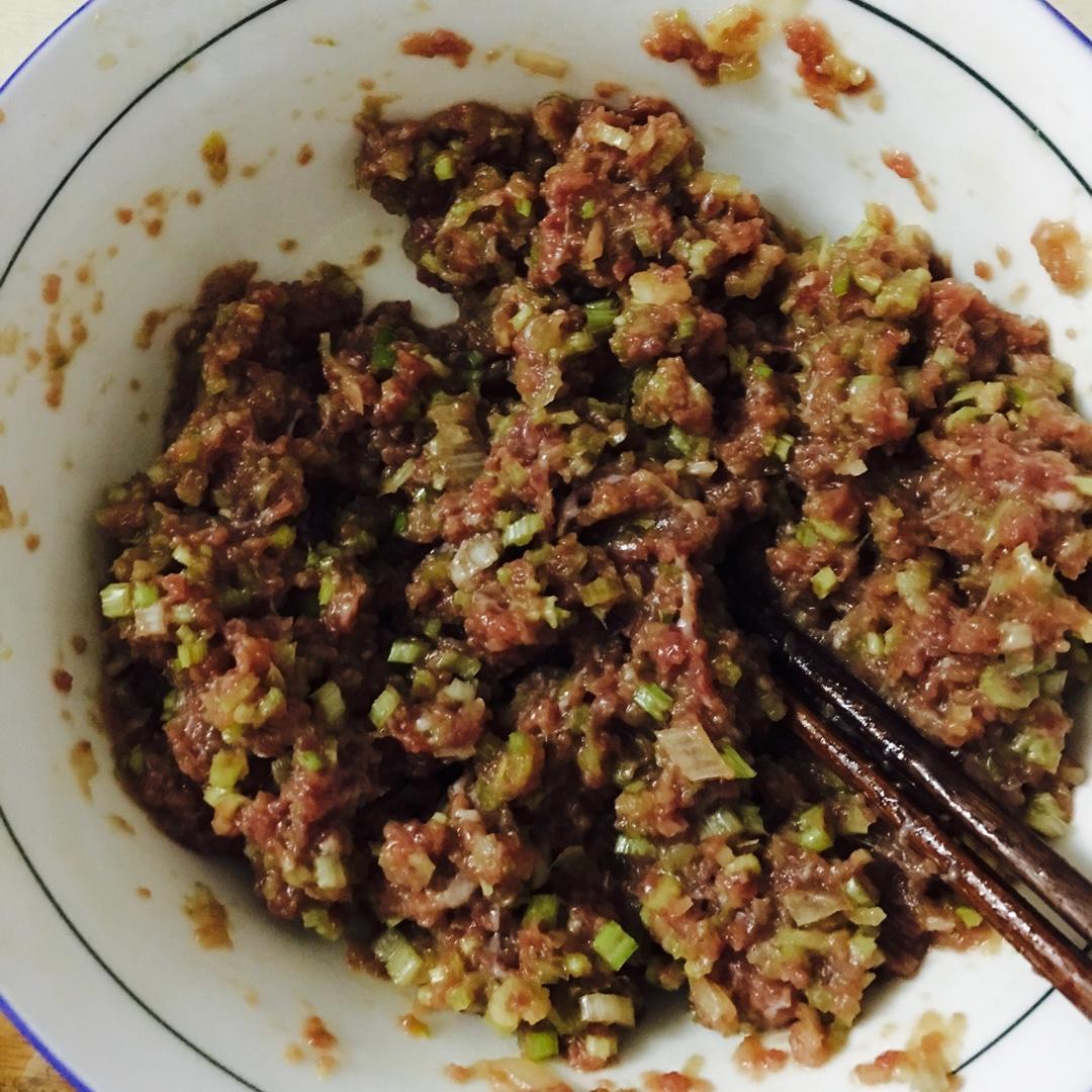 饺子 芹菜牛肉水饺 梅小花-做的芹菜牛肉水饺