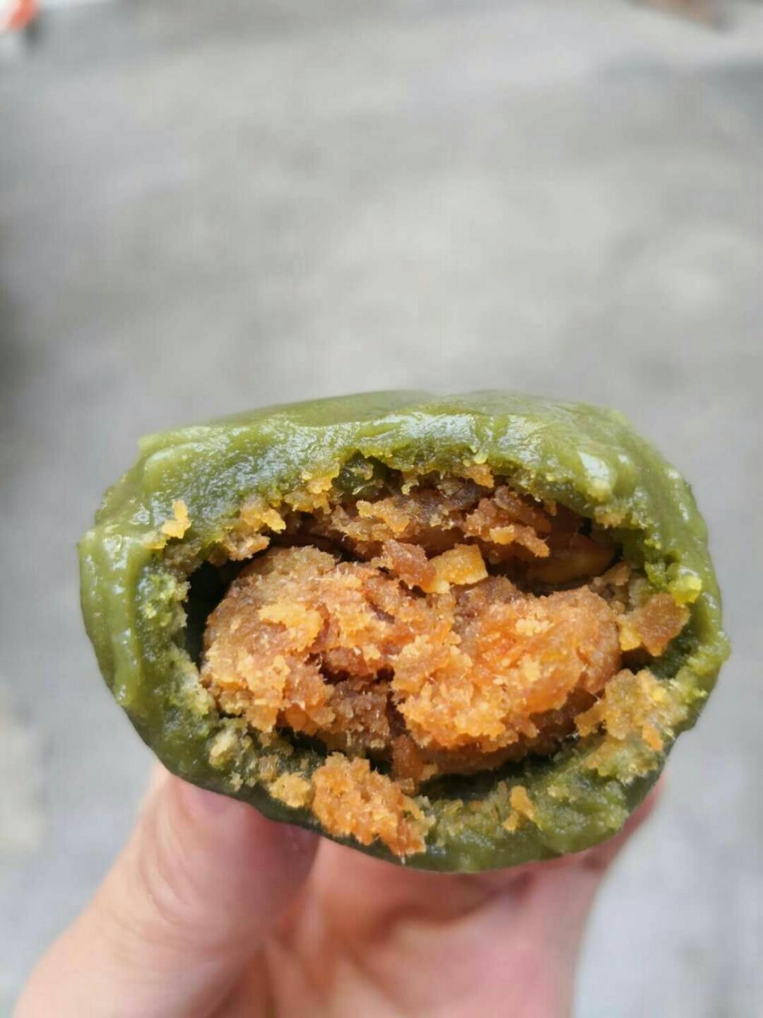 西儿3223做的网红蛋黄肉松青团/经典红豆青团 踏青必备
