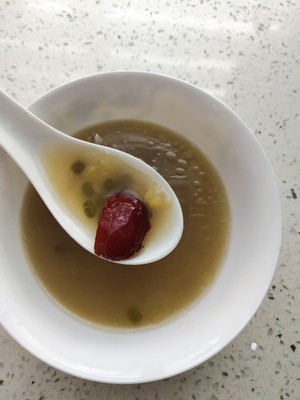 清爽绿豆鸽汤的做法 步骤3