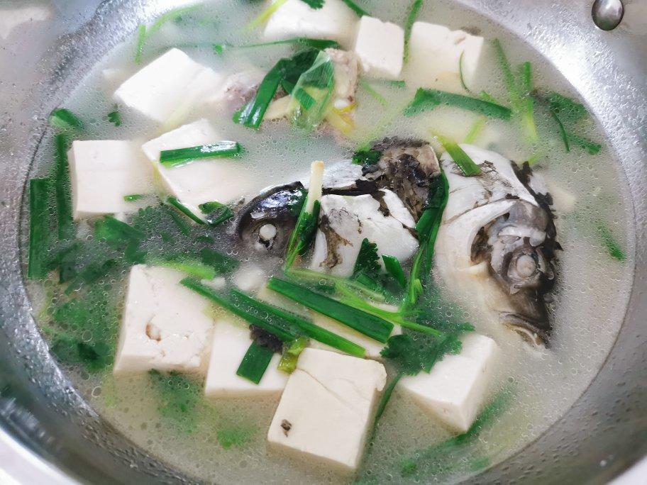 8609_yxhr做的鱼头豆腐汤