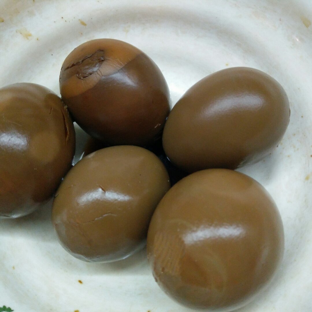 番茄黑糯米做的卤蛋