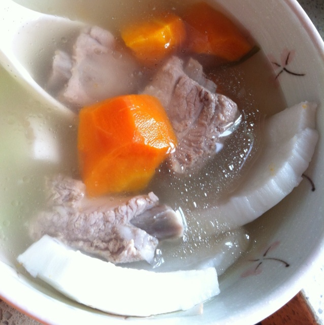 椰子肉有 椰肉排骨汤有什么功效?