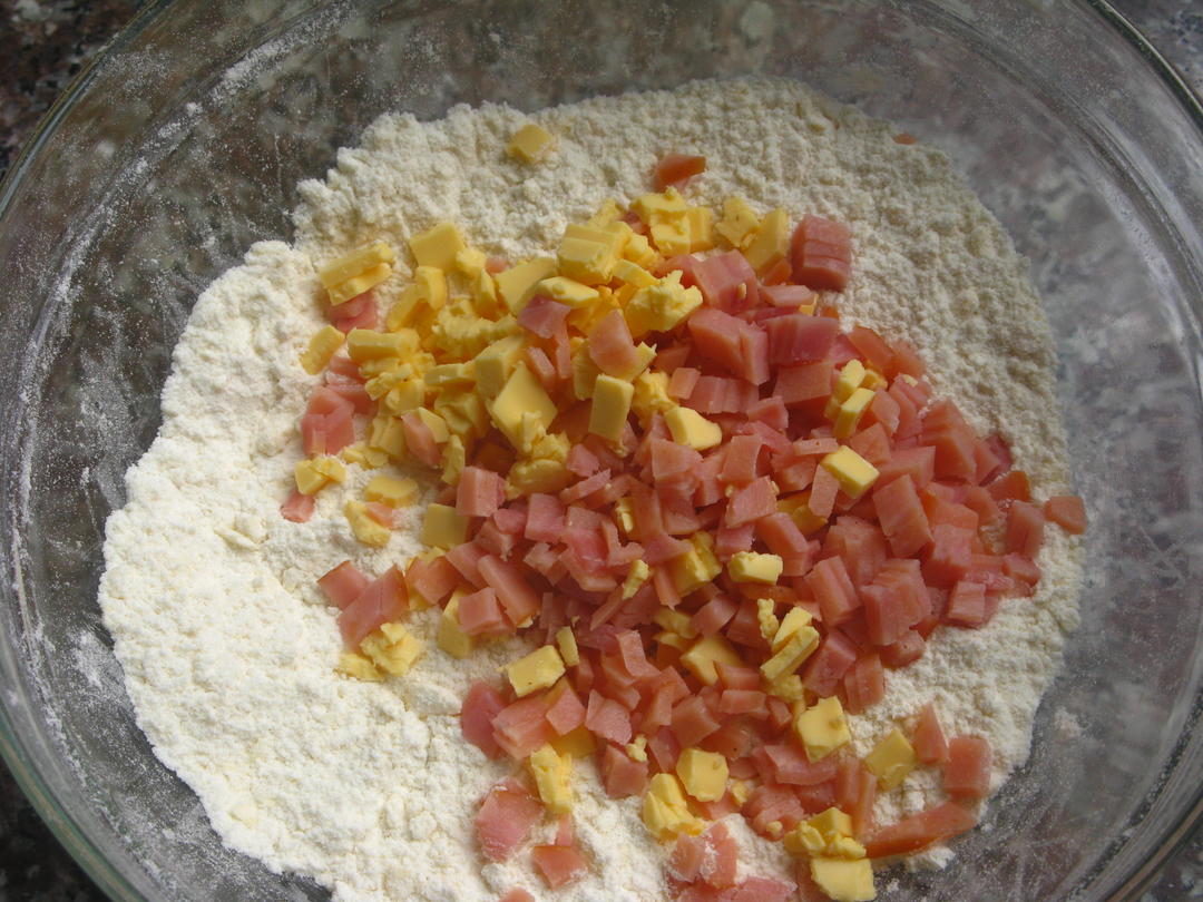 【火腿起司SCONE~(跟飞饼一样司康我也爱吃咸的!)的做法步骤图】rabbitqueen0513-制作