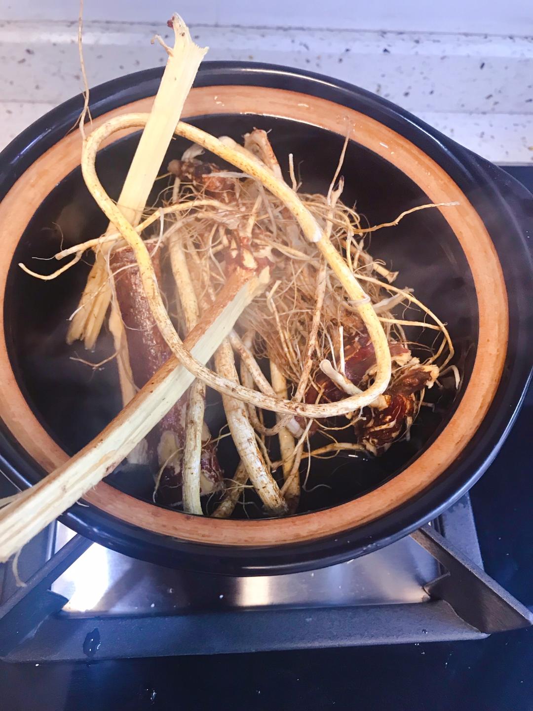 五指毛桃焗鸡腿肉