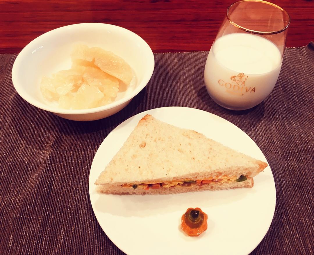 咖啡蛋糕下午茶做的早餐