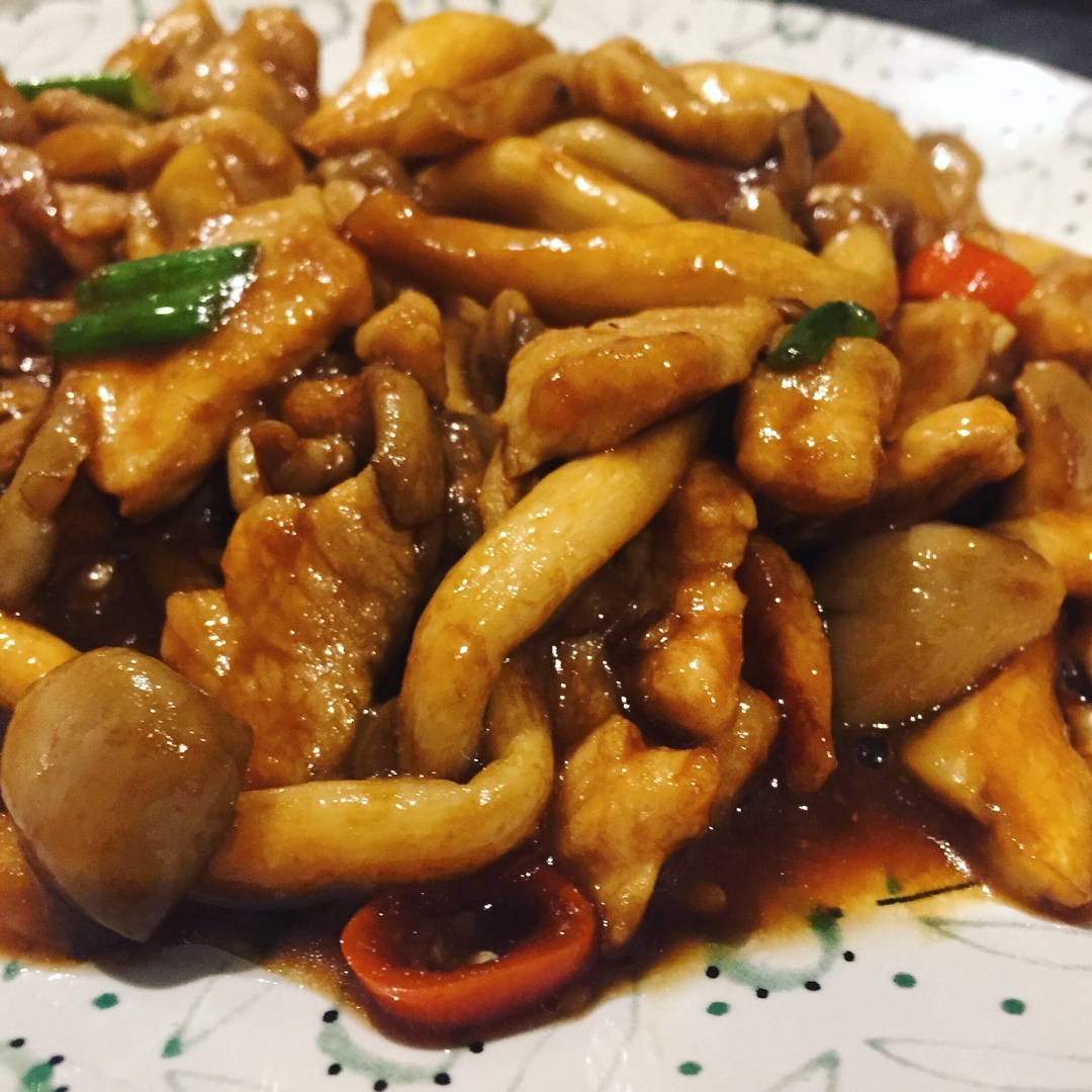 家常菜 蘑菇炒肉片 carreyg做的蘑菇炒肉片