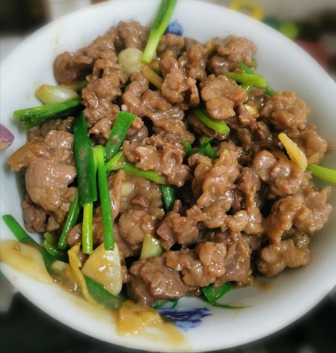 做的厨师长教你:"葱爆牛肉"的家常做法,葱香味浓郁先收藏起来
