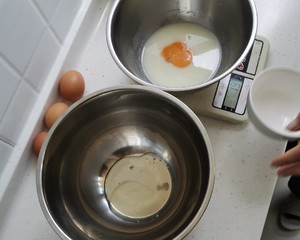 戚风蛋糕的做法 步骤3
