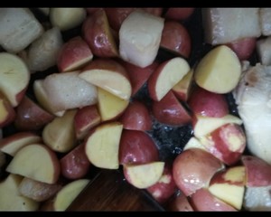 快手肥而不腻红烧肉炖小土豆的做法 步骤2