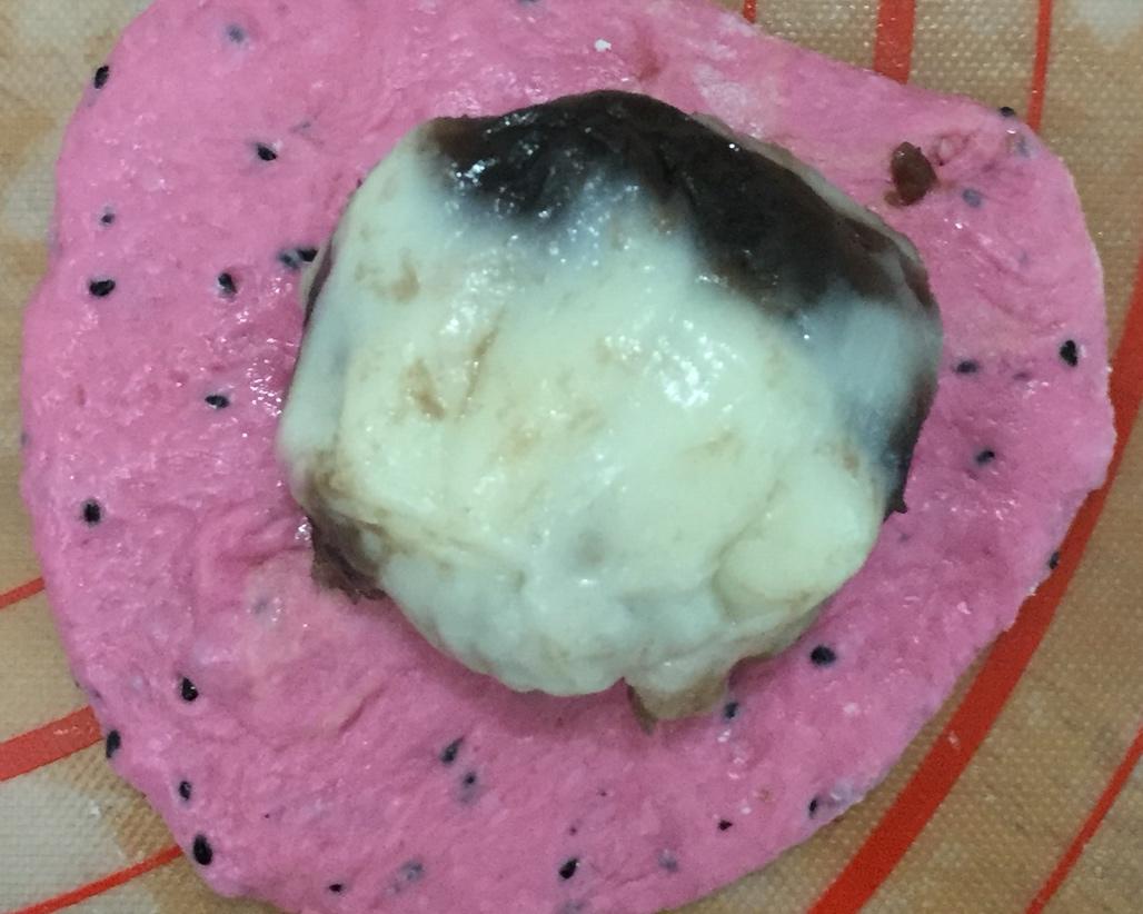 【酸奶火龙果面包——麻薯豆沙馅料的做法步骤图】Helen699-制作