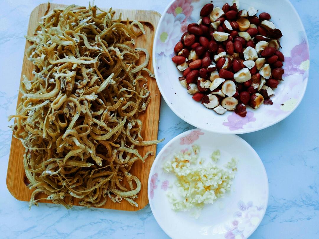 蜜汁坚果香拌银鱼的做法 步骤5