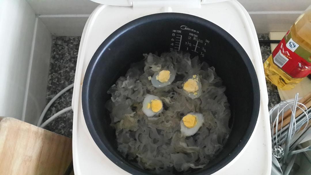 鸽子蛋炖银耳的做法 步骤5