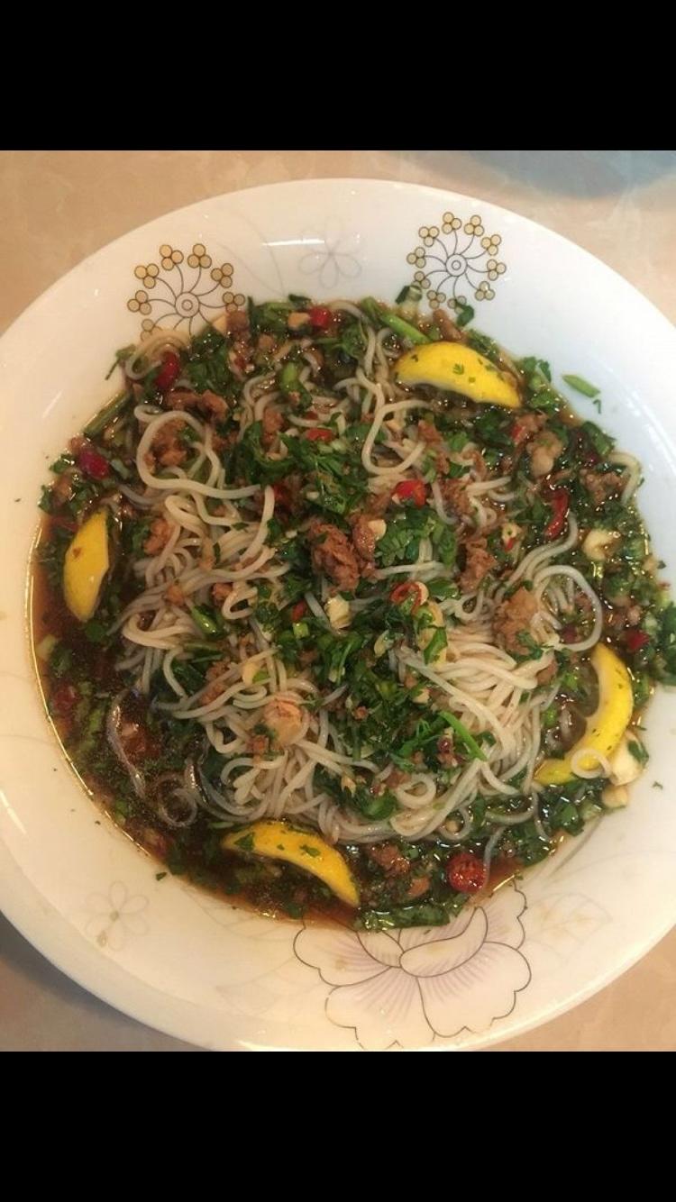 菜谱 柠檬撒(傣味)           【材料】 熟米线:500克 韭菜末:50克
