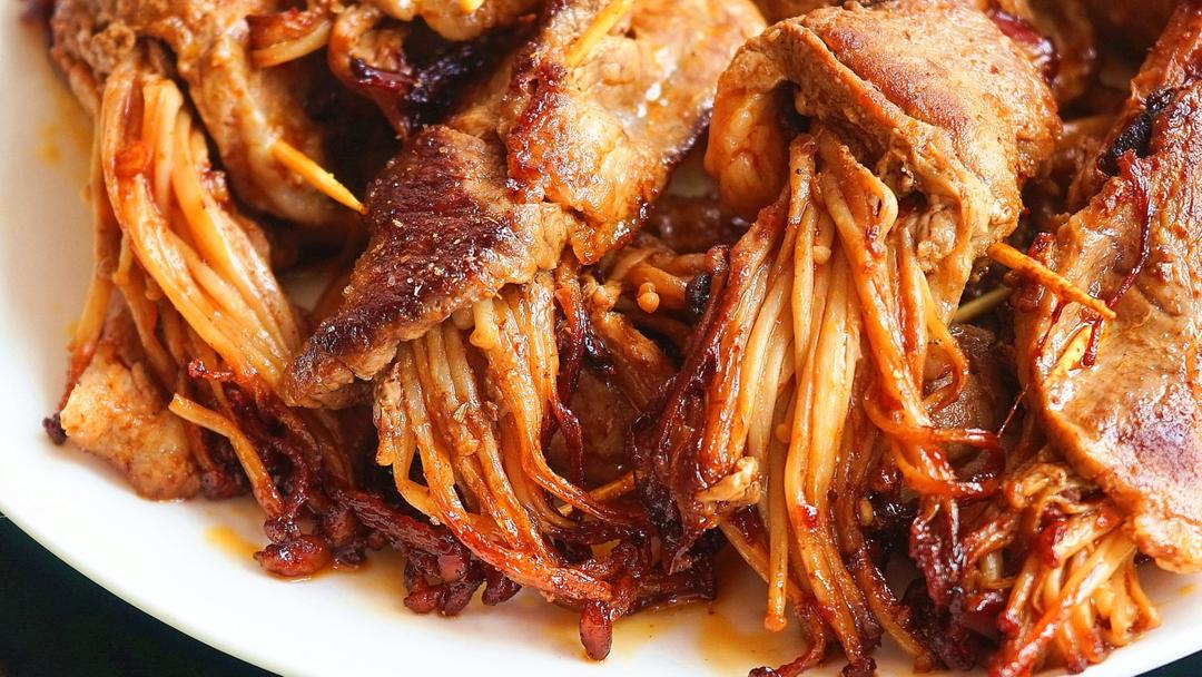 香香辣辣羊肉卷金针菇(只用了一种配料—老干妈 香香辣辣 非常简单)的做法 步骤8