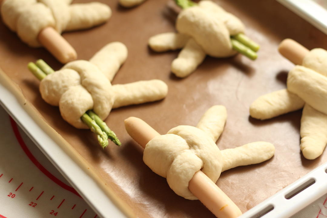 【可爱抱抱兔面包的做法步骤图,怎么做好吃】胖球闪电猴-制作