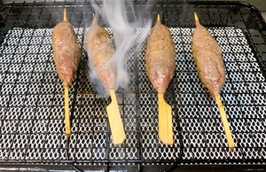 深夜食堂之烤牛肉丸串烧的做法 步骤7