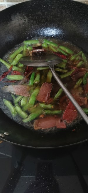 豆角焖面的做法 步骤5