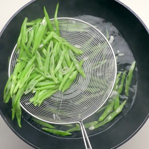 农家小炒豆角的做法 步骤1