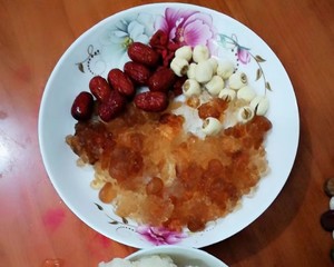 桃胶银耳汤的做法 步骤3
