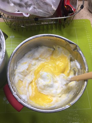 超柔软戚风蛋糕的做法 步骤7