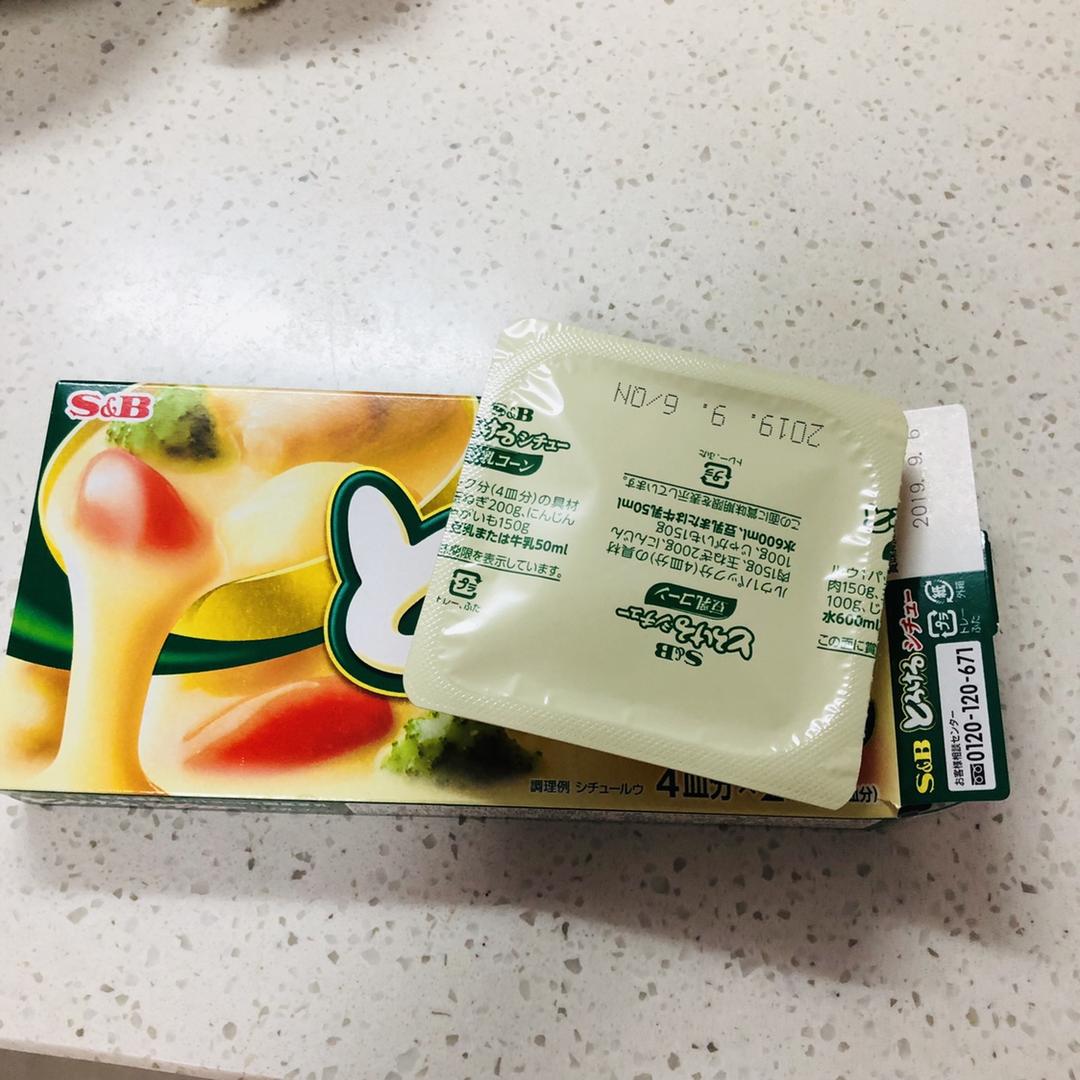 炒鸡简单的奶香鸡肉蘑菇浓汤