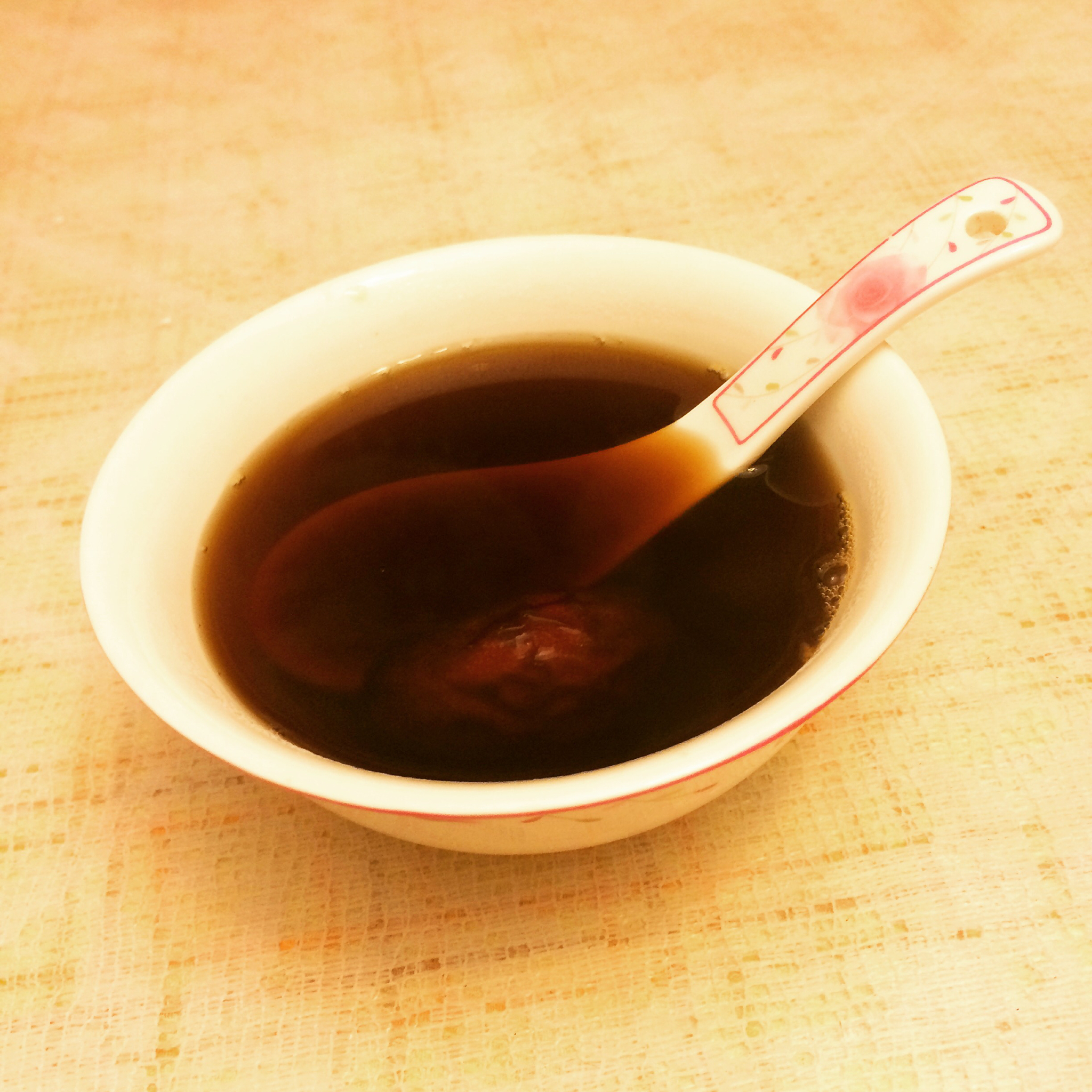 今天竟然下雪了,围巾都没带,冻透了,回家赶紧煮了红枣姜茶暖