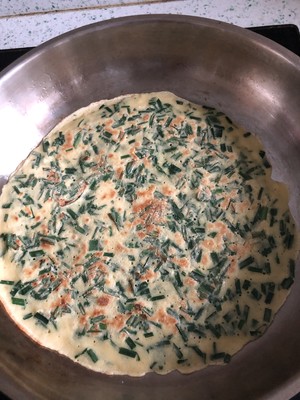 超简单的早餐 韭菜鸡蛋饼的做法 步骤9