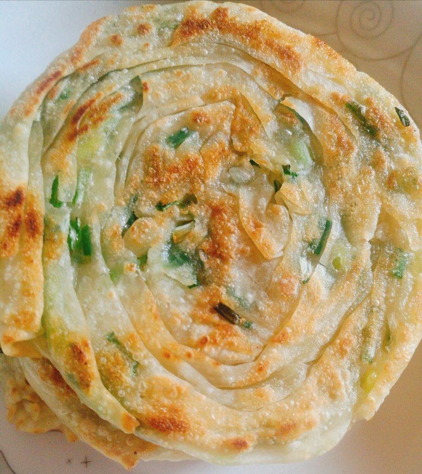 艾青芝麻饼做的小馄饨皮葱油饼