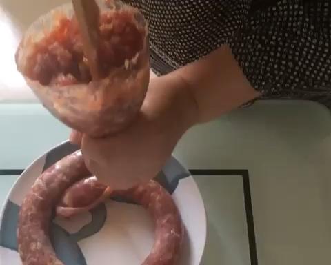 咸蛋黄猪肉灌肠的做法 步骤3