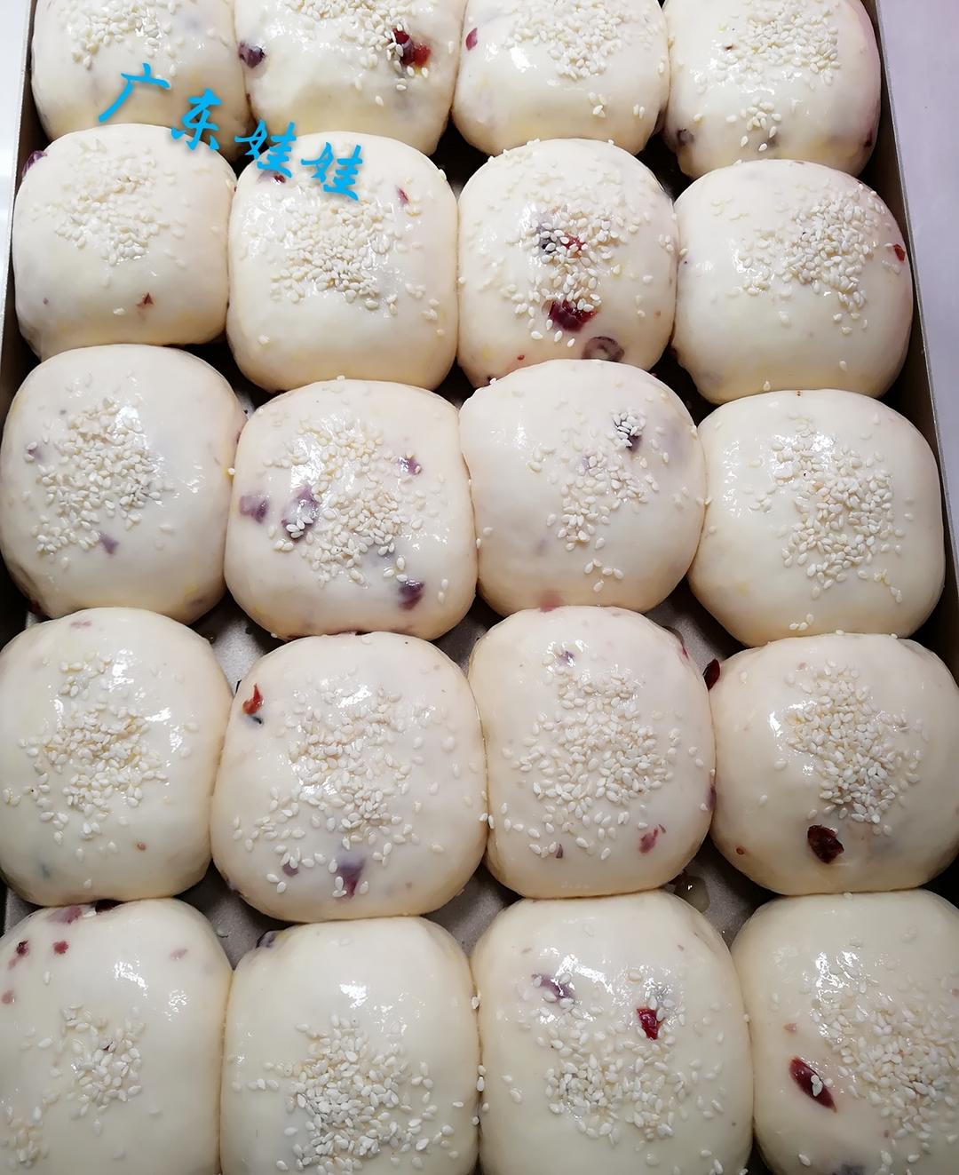 【奶黄蔓越莓餐包的做法步骤图,怎么做好吃】小厨蔡蔡-制作