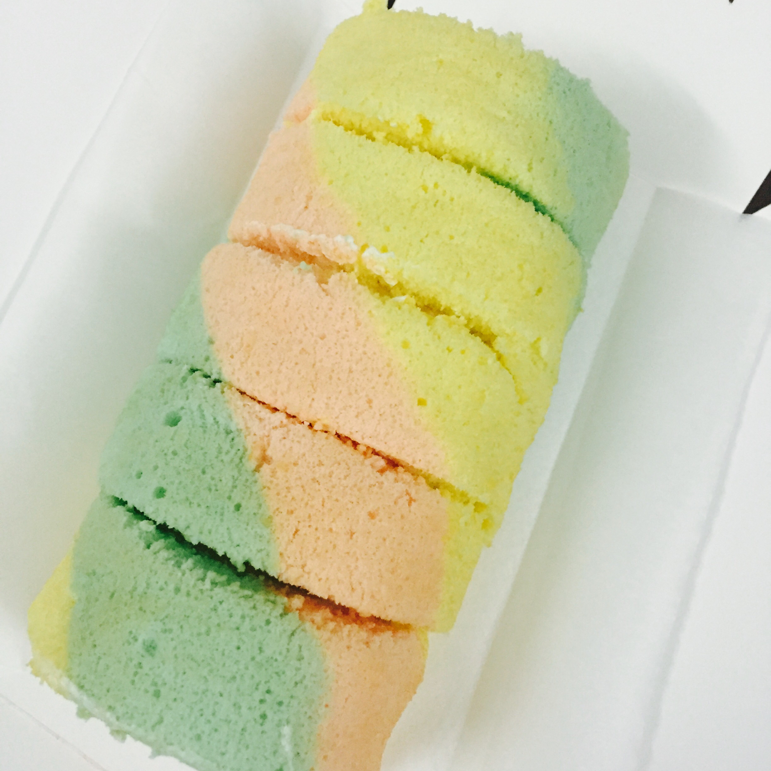 kail_wong做的五彩斑斓的彩虹蛋糕卷#皮黑森林
