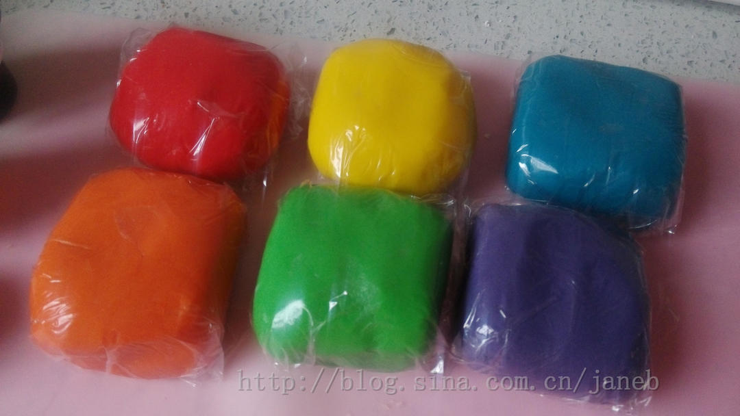 【换个方式说爱你——彩虹爱心饼干（详细图解）的做法步骤图】小猪的快乐猪窝-制作