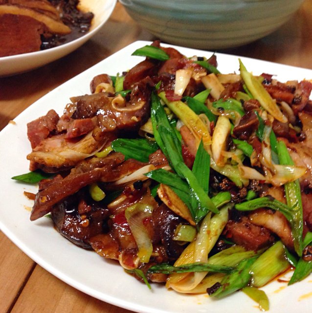 做过 青蒜炒肉片 #午餐2014-2-6#过节家里好多熟食吃不了,用猪头肉