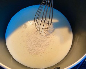 想吃蛋糕?不如试试低糖又好吃的香蕉木糠布丁的做法 步骤2