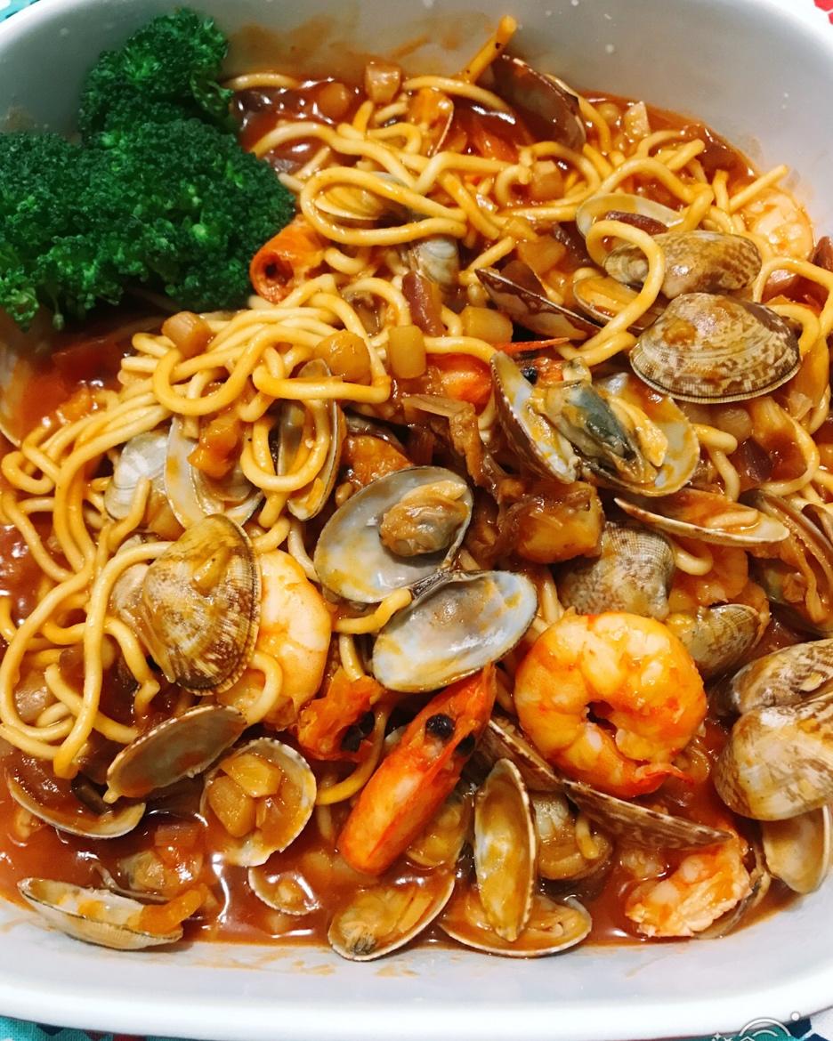 萌面小美妞做的海鲜烩面