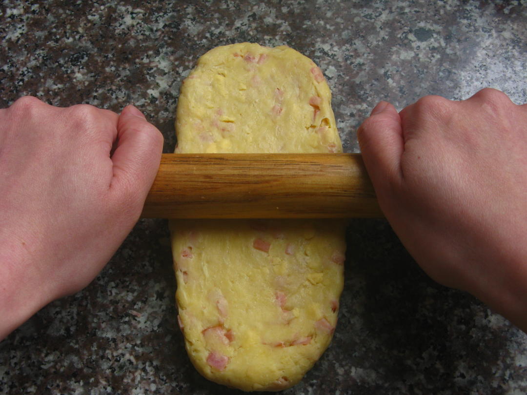 【火腿起司SCONE~(跟飞饼一样司康我也爱吃咸的!)的做法步骤图】rabbitqueen0513-制作