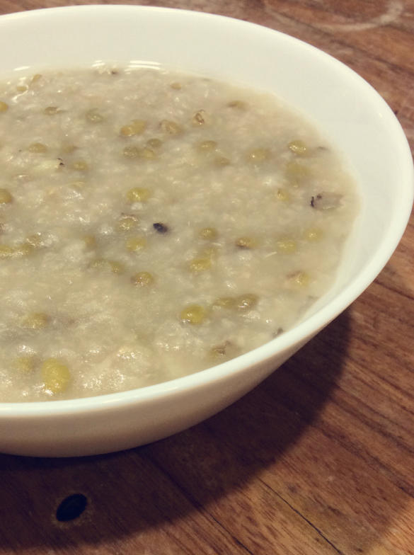 下厨房用户hmog做的夏日炎炎之电饭煲绿豆粥