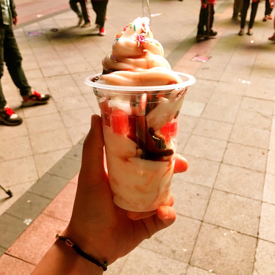 lijingjing-阿静做的无需搅拌超简单的哈根达斯冰淇淋