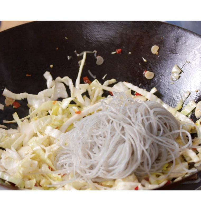 鸡蛋粉丝卷心菜
