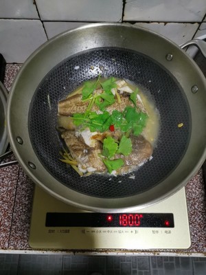 潮汕风味之不用翻面普宁豆酱半煎煮鱼的做法 步骤10