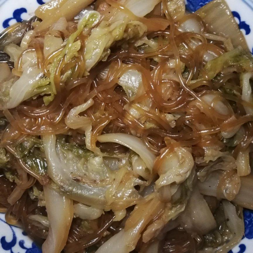 家常菜 白菜炖粉条 lky-xy做的白菜炖粉条  赞 白菜,五花肉,粉条,香菇