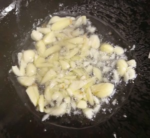 开胃下饭菜~鱼香茄子煲的做法 步骤6