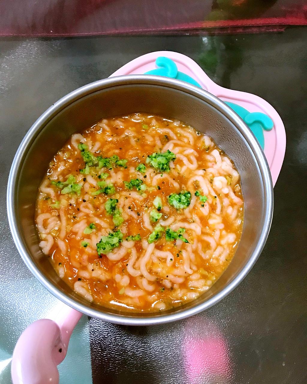芭比姣姣做的八个月宝宝辅食:鲜虾面