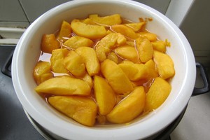 糖水黄桃（黄桃罐头）的做法 步骤3