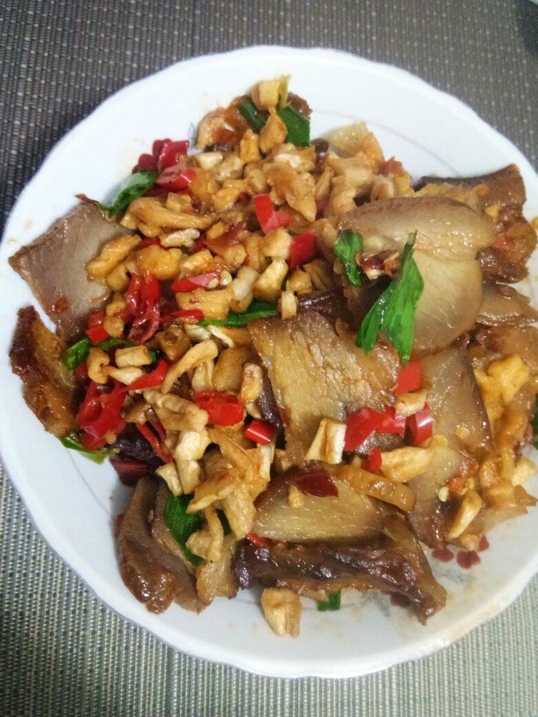 陈初七做的萝卜皮炒腊肉