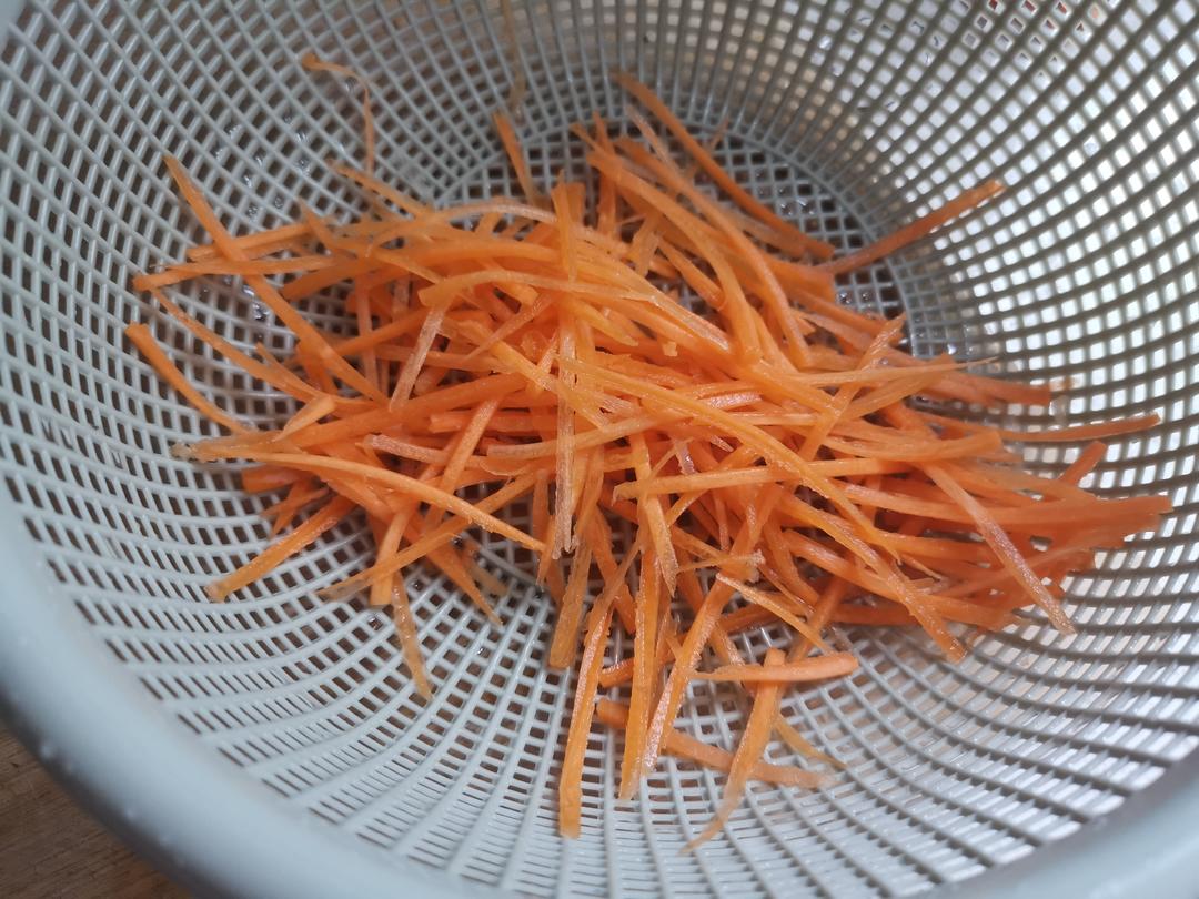 爽脆开胃的凉拌三丝